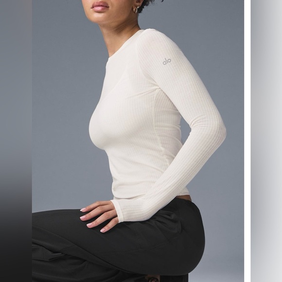 ALO Yoga Women's Cream Ribbed Long Sleeve Tee - Picture 3 of 6